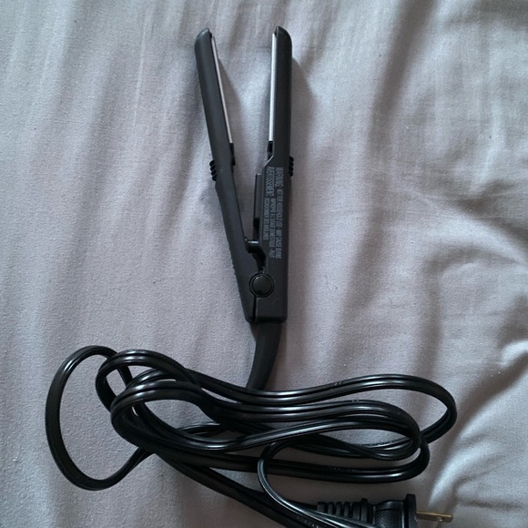 Mini Hair Straightener - Picture 2 of 4